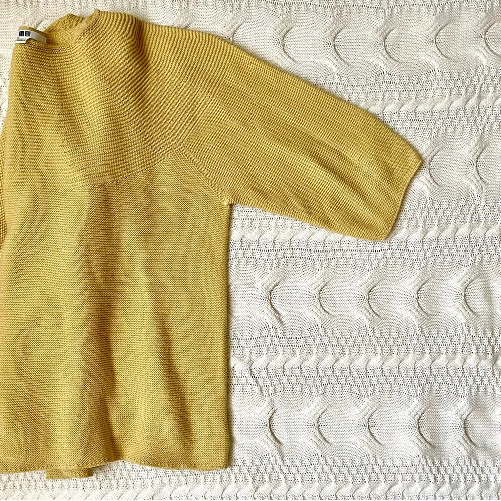 UNIQLO women’s 3D knitted sweater - Picture 4 of 5